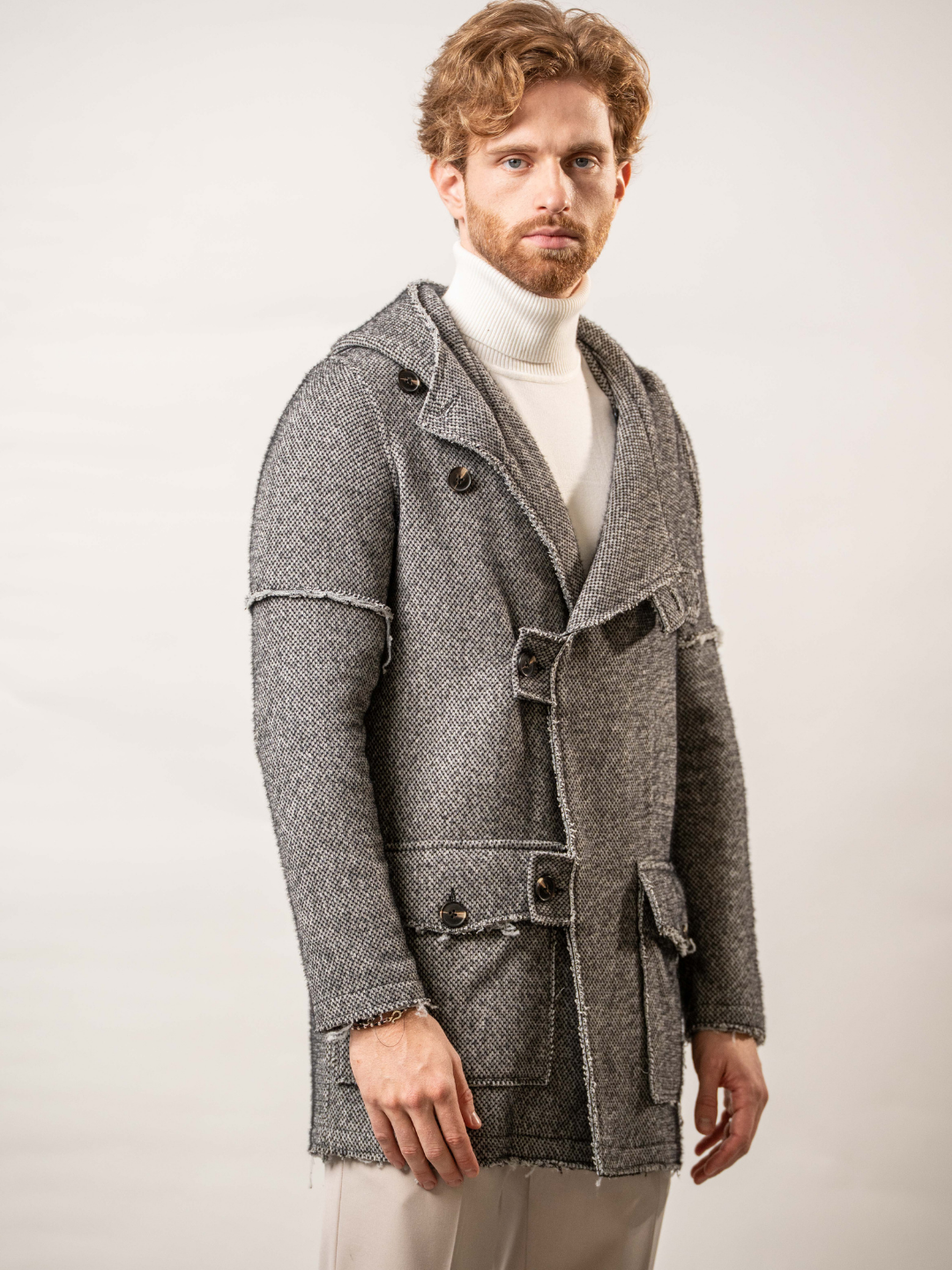 Cappotto con cappuccio effetto lana e tagli vivi – Karl Mommoo