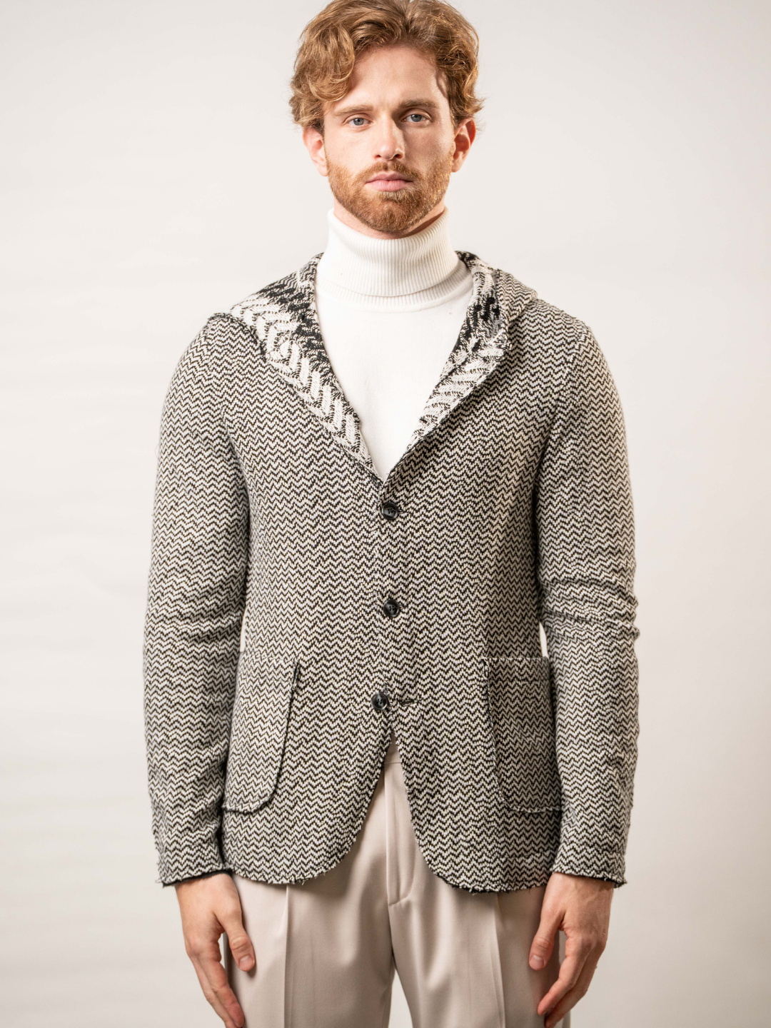 Giacca con cappuccio in maglia operata – Karl Mommoo