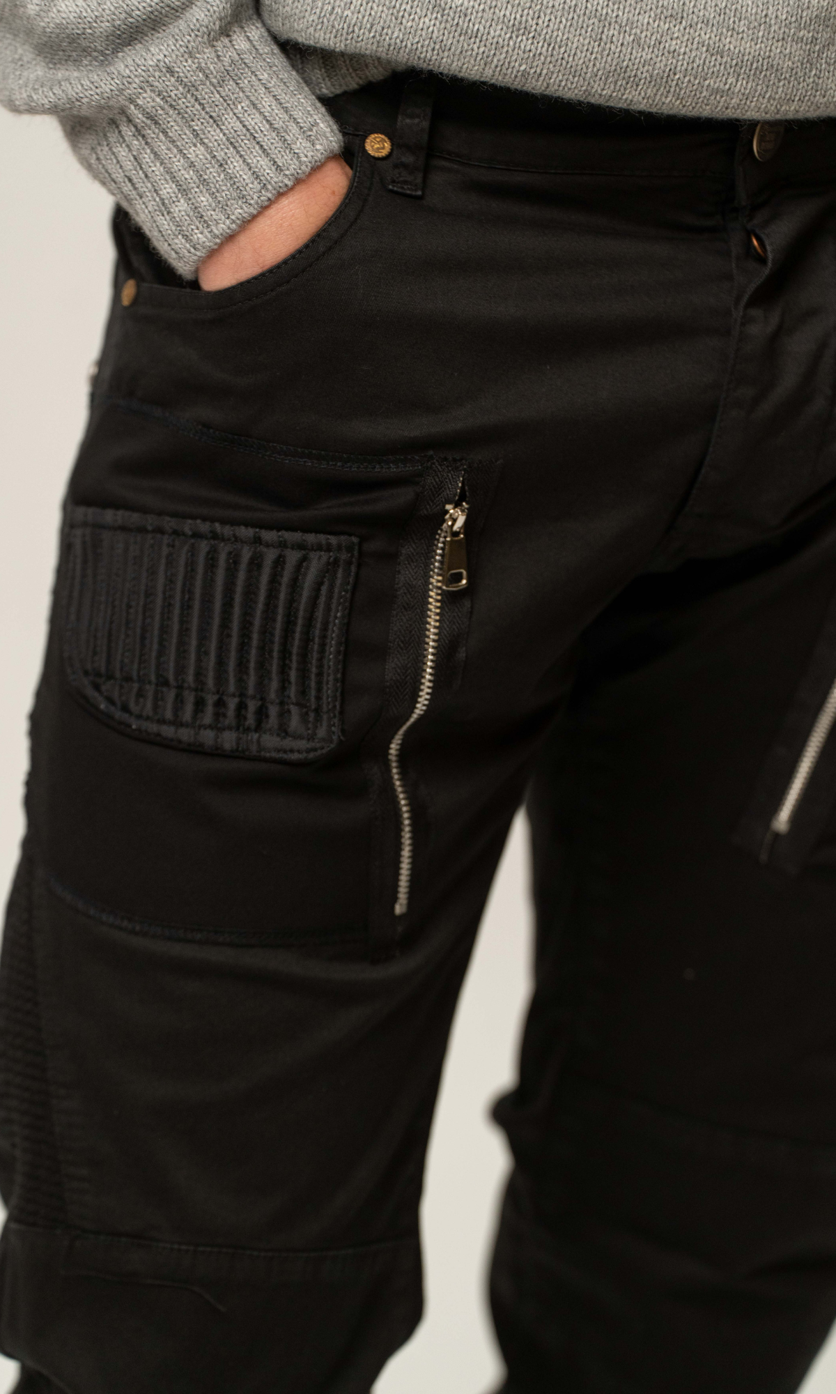 Pantalone cargo con zip