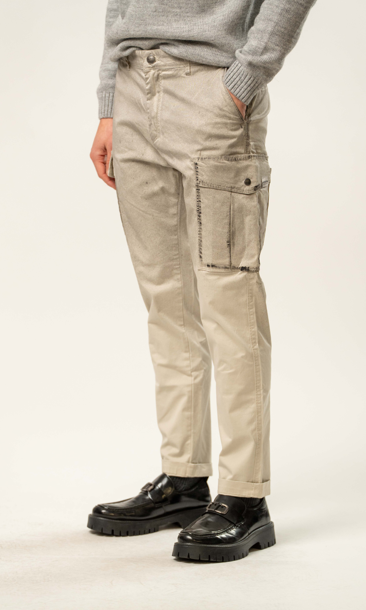 Pantalone con tasconi