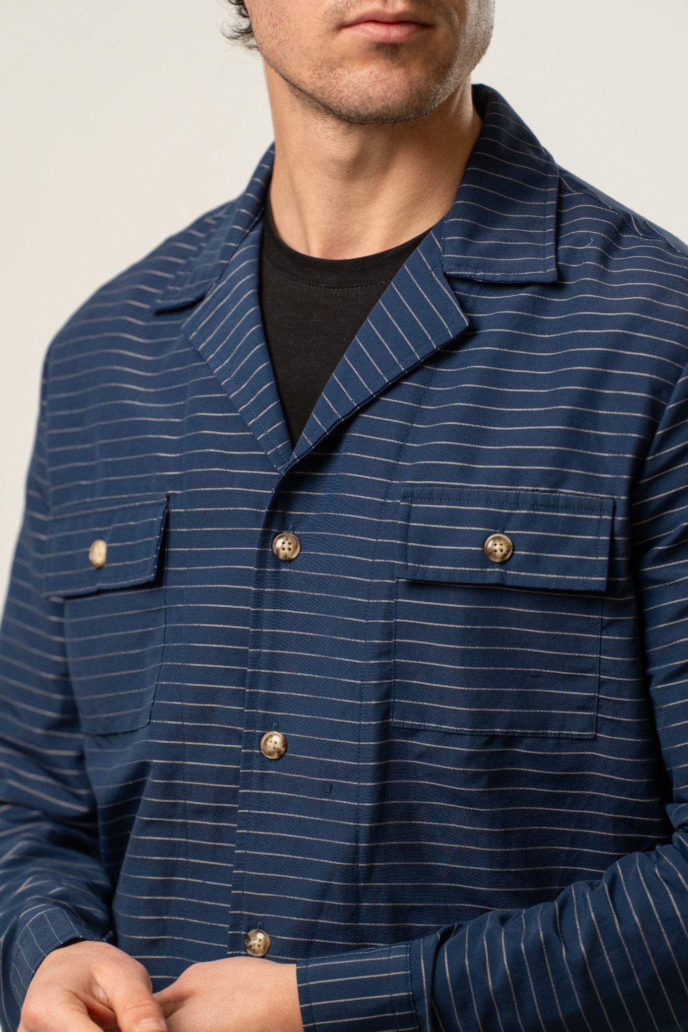 Giacca camicia uomo a righe sottili blu