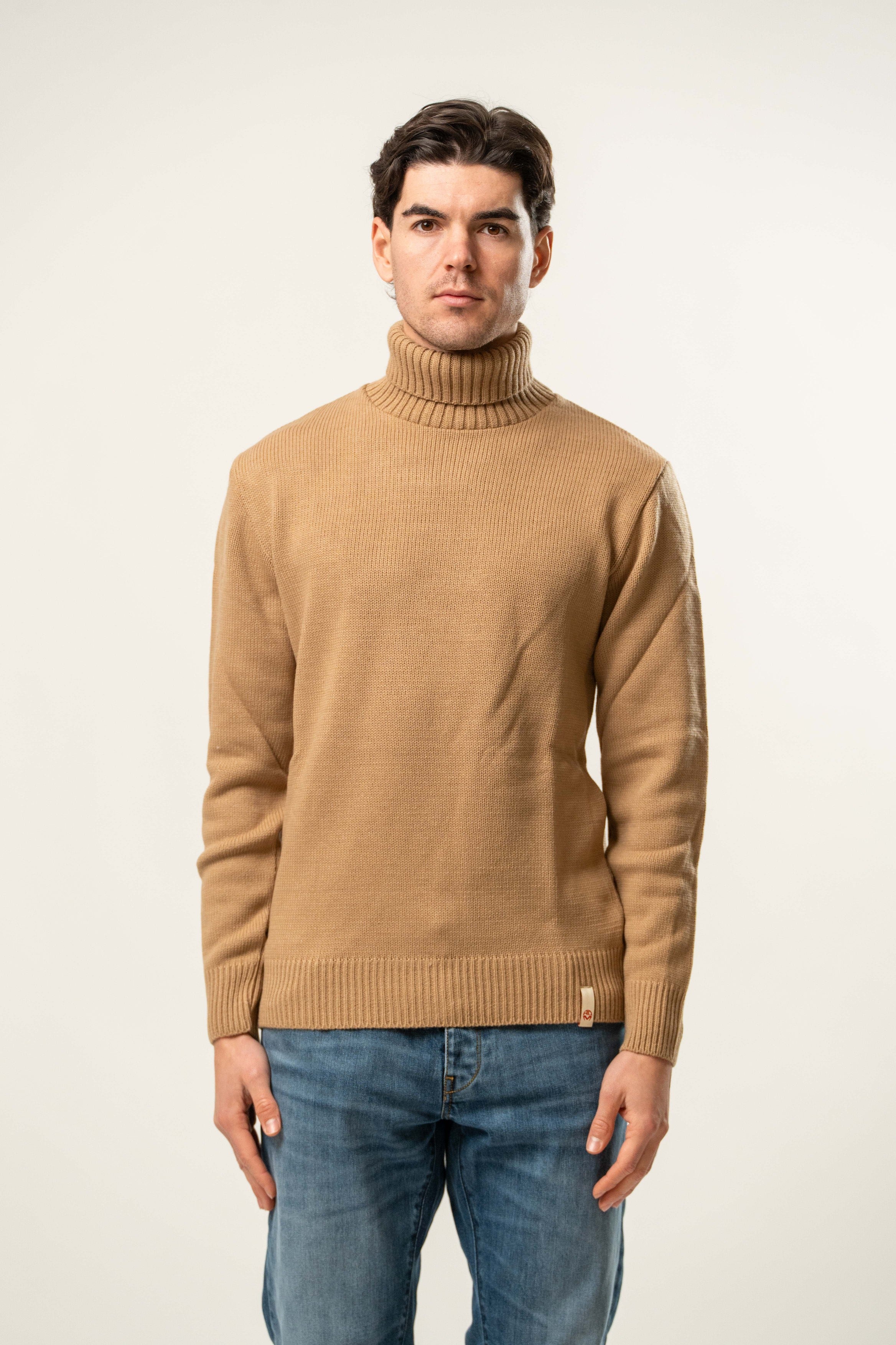 Maglia uomo dolcevita in maglia color cammello