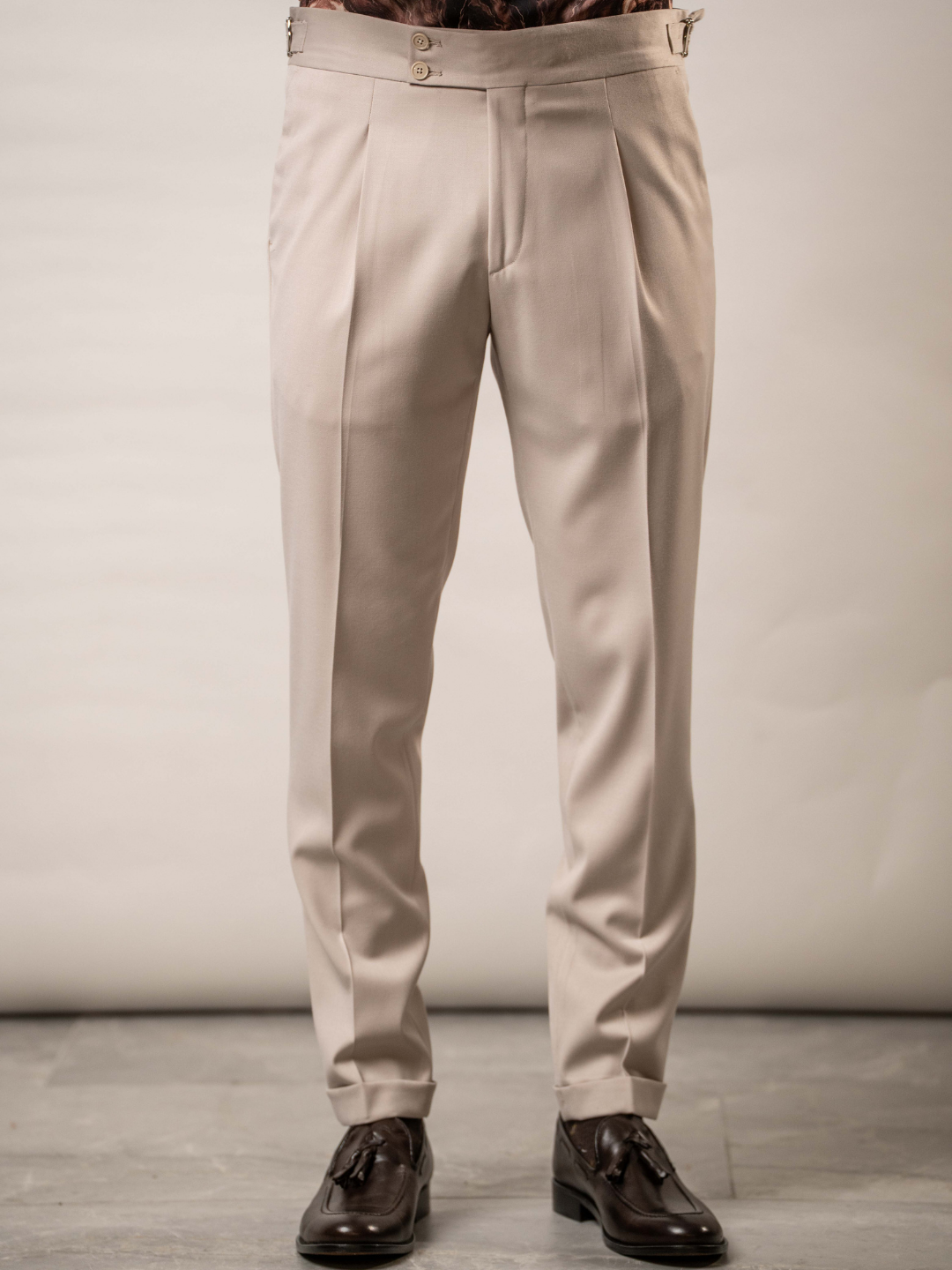Pantalone beige con pinces – Karl Mommoo