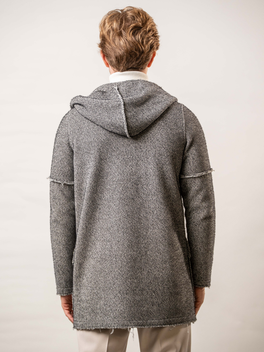 Cappotto con cappuccio effetto lana e tagli vivi – Karl Mommoo