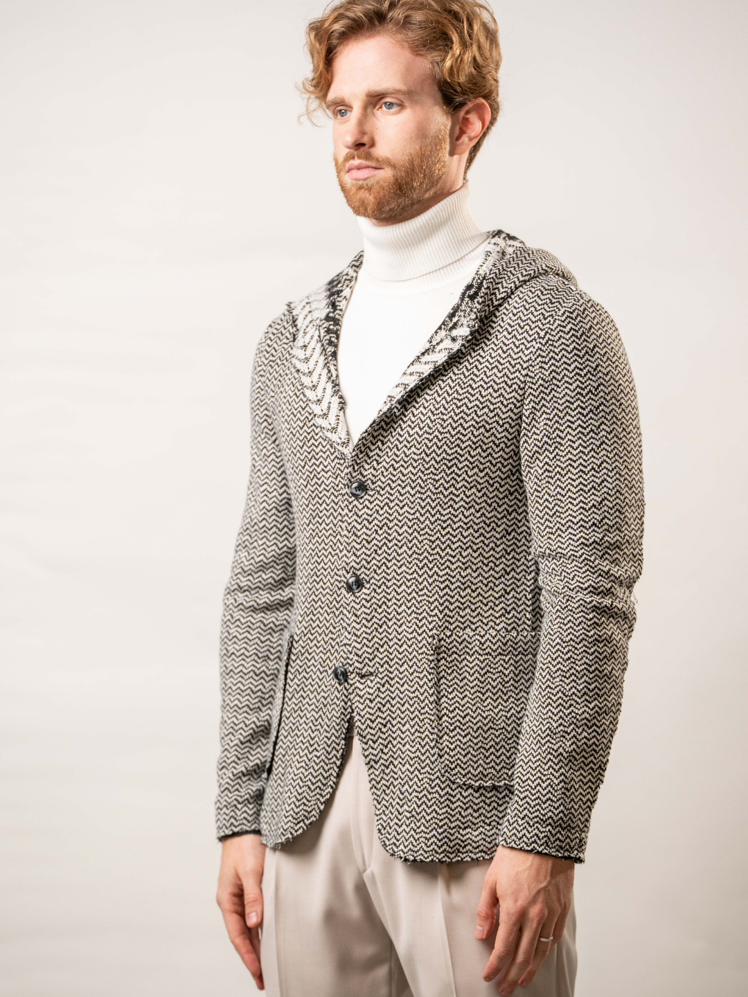 Giacca con cappuccio in maglia operata – Karl Mommoo