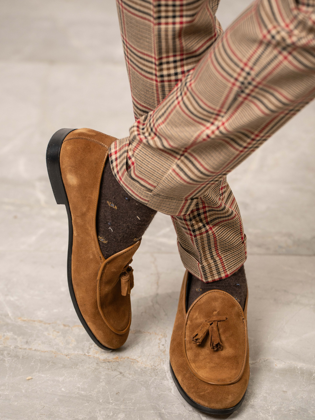 Mocassini in camoscio tabacco con nappine - Karl Mommoo