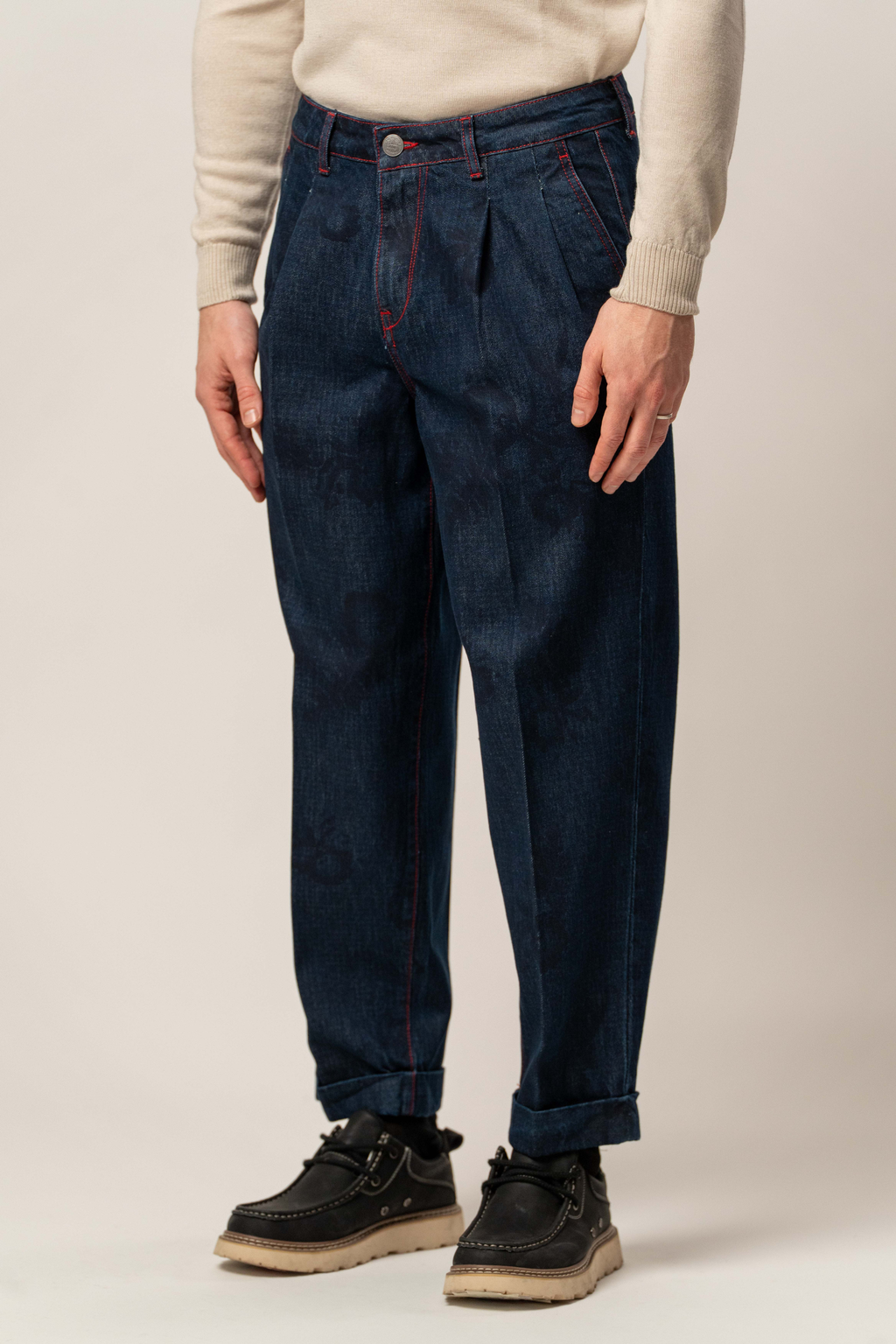 Jeans giapponese largo con pencie con cuciture rosse