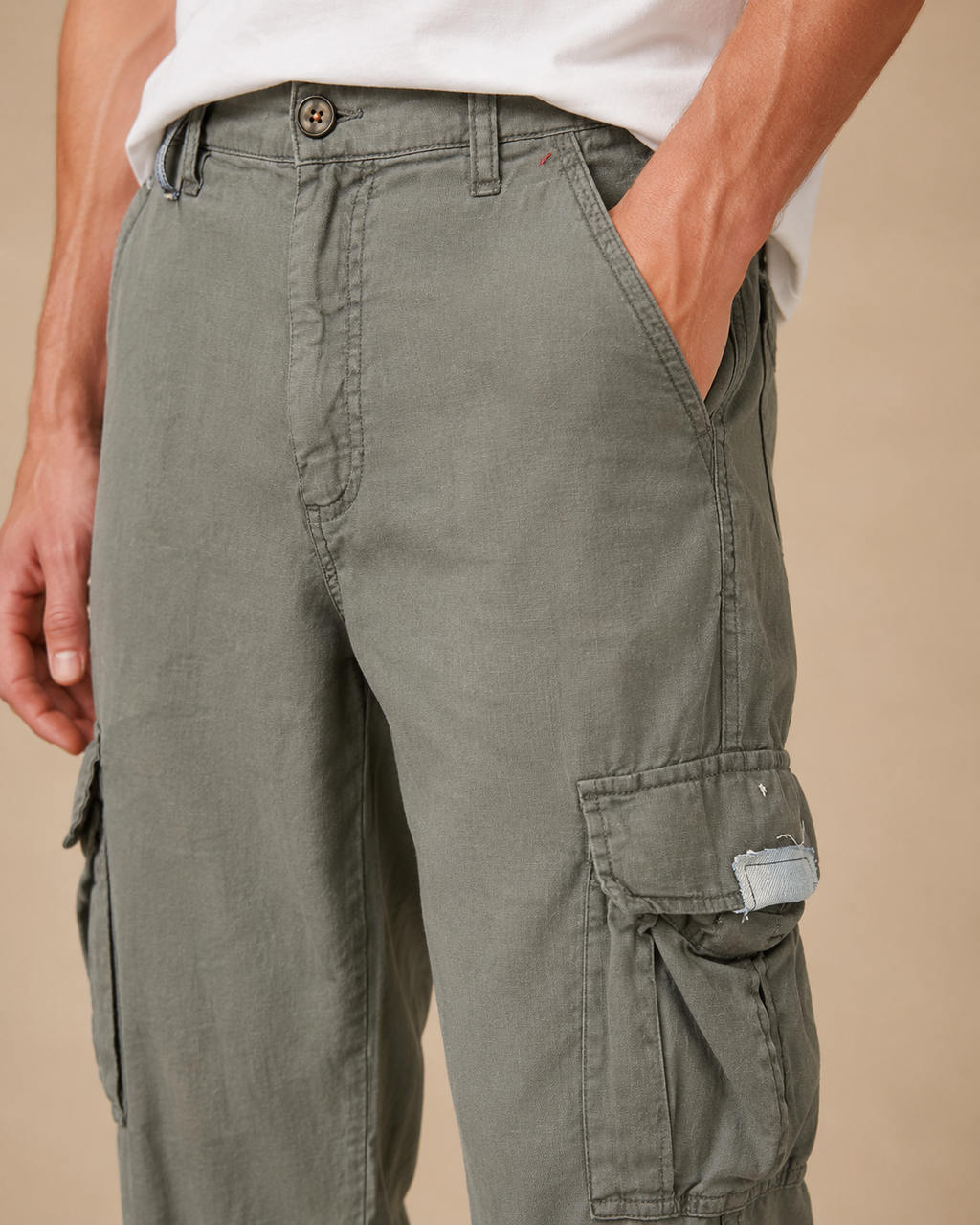 Pantalone cargo con inserti in denim