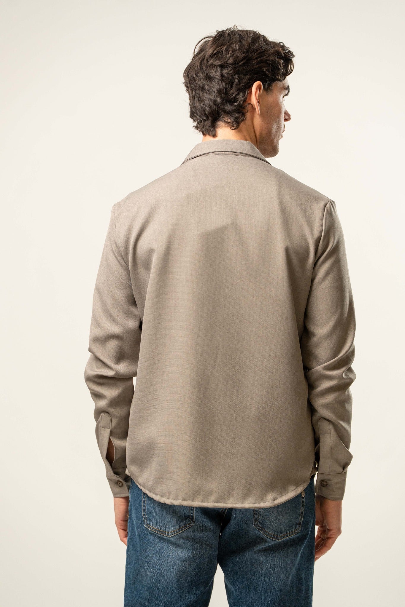 Giacca camicia uomo in tessuto tecnico color sabbia