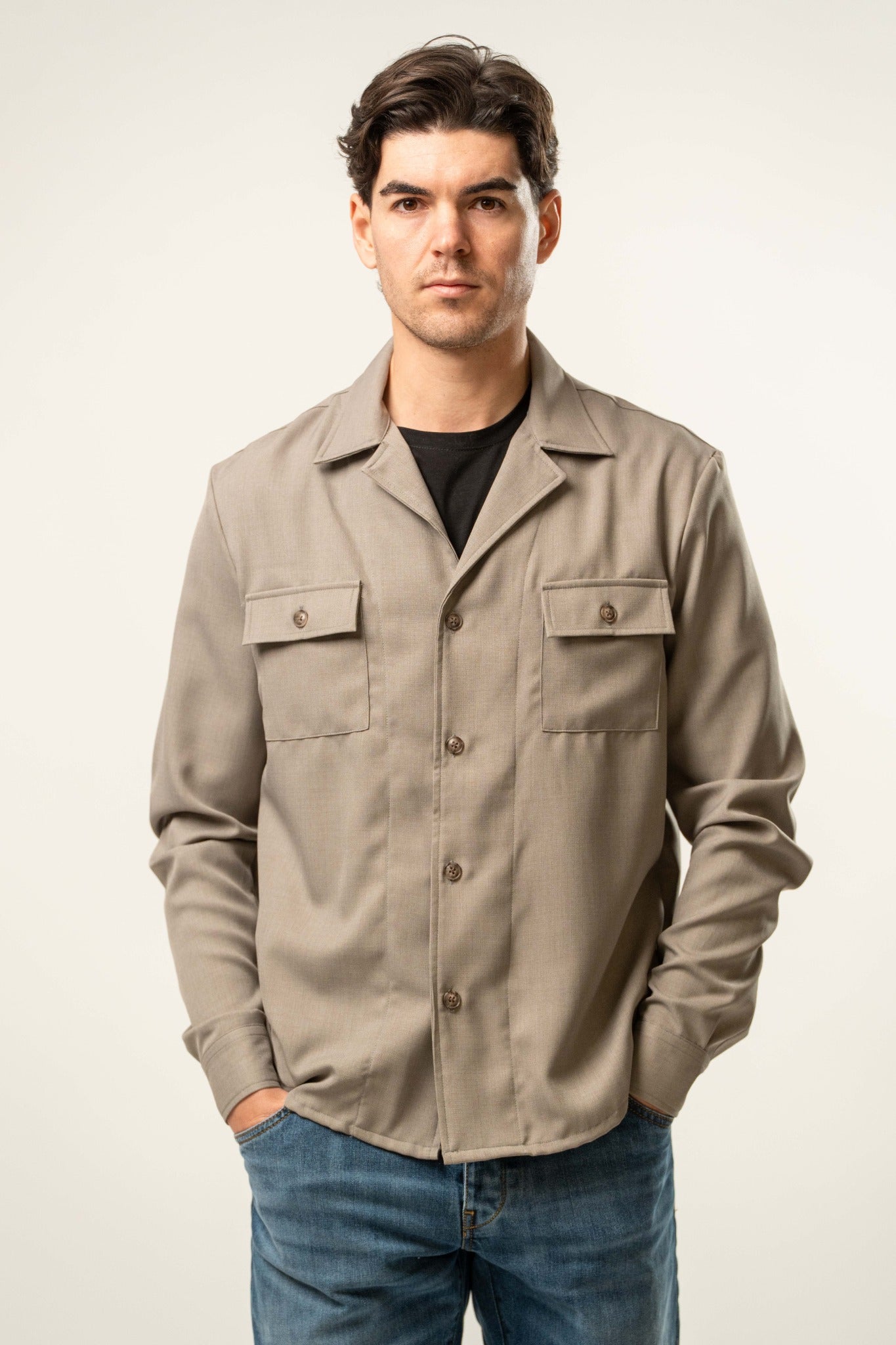 Giacca camicia uomo in tessuto tecnico color sabbia