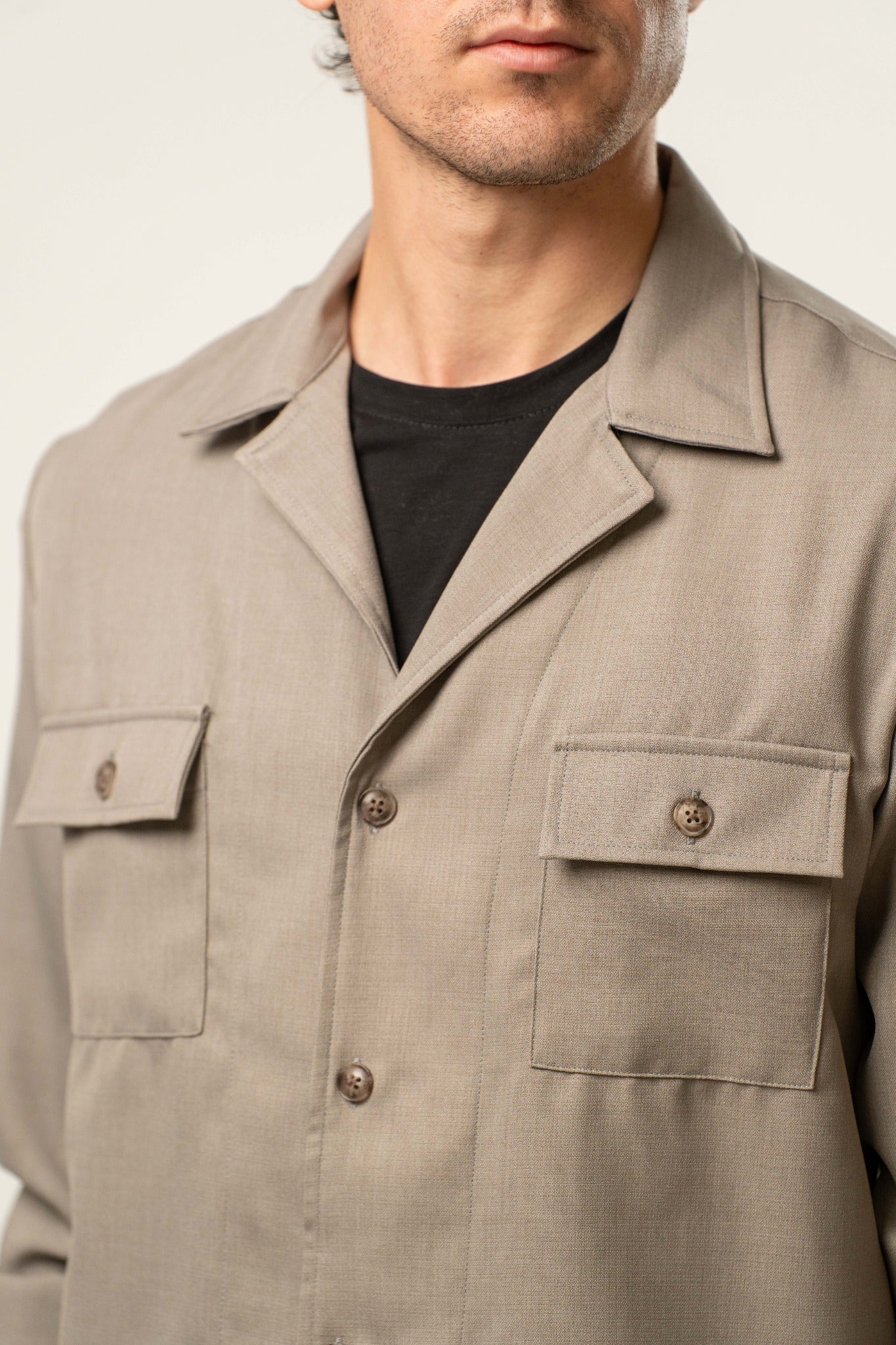 Giacca camicia uomo in tessuto tecnico color sabbia