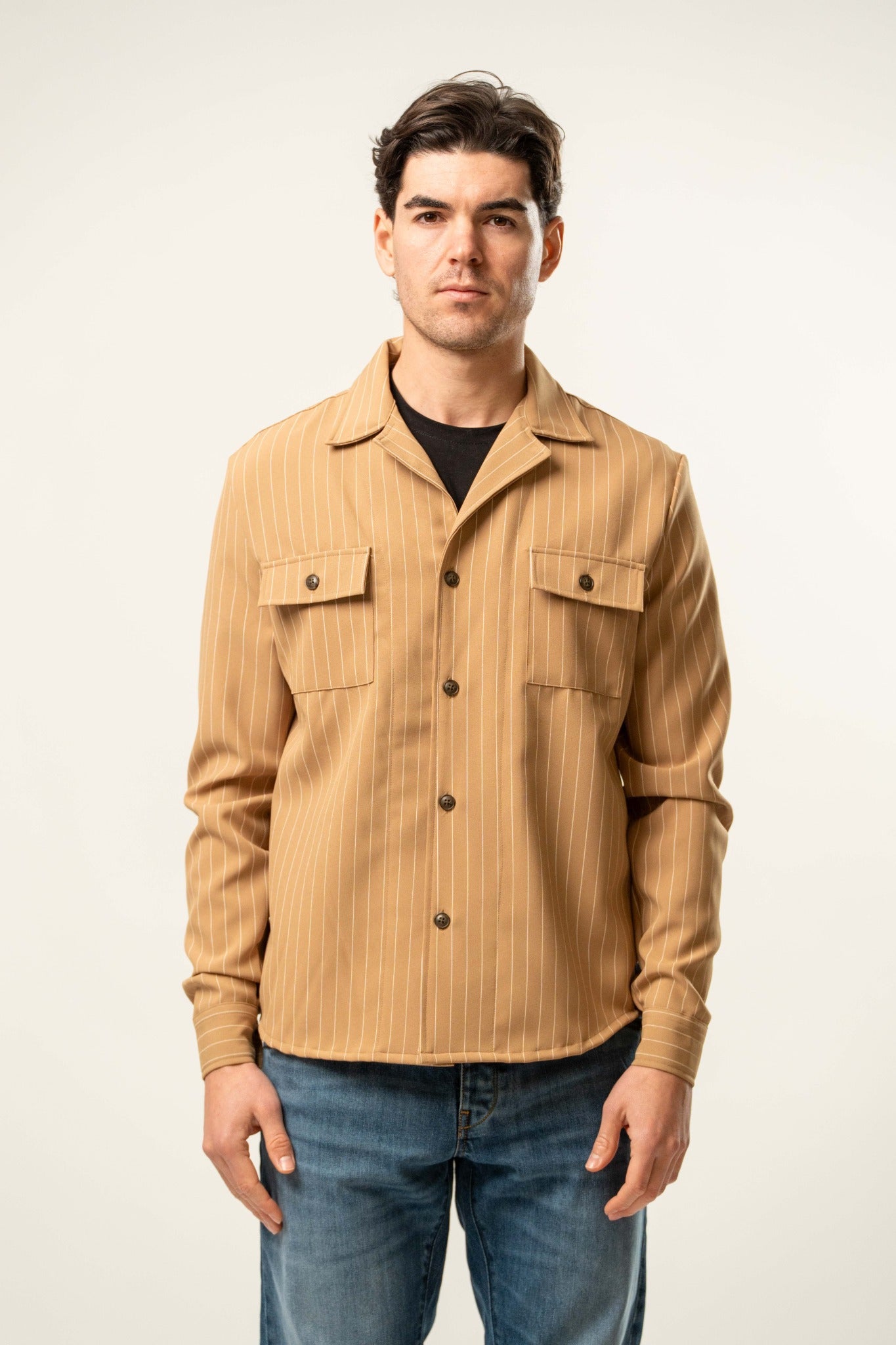 Giacca camicia uomo a righe sottili color cammello