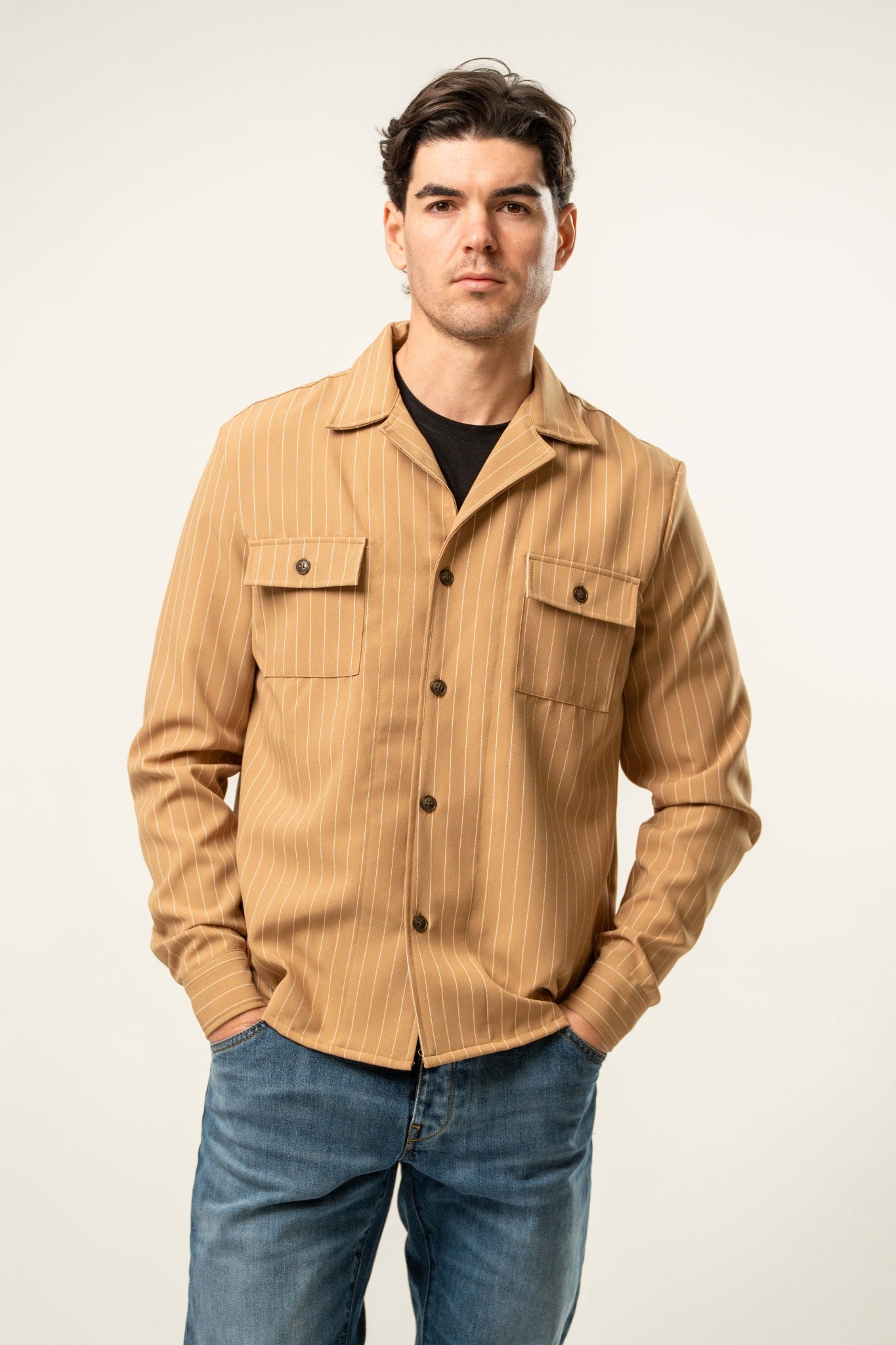 Giacca camicia uomo a righe sottili color cammello