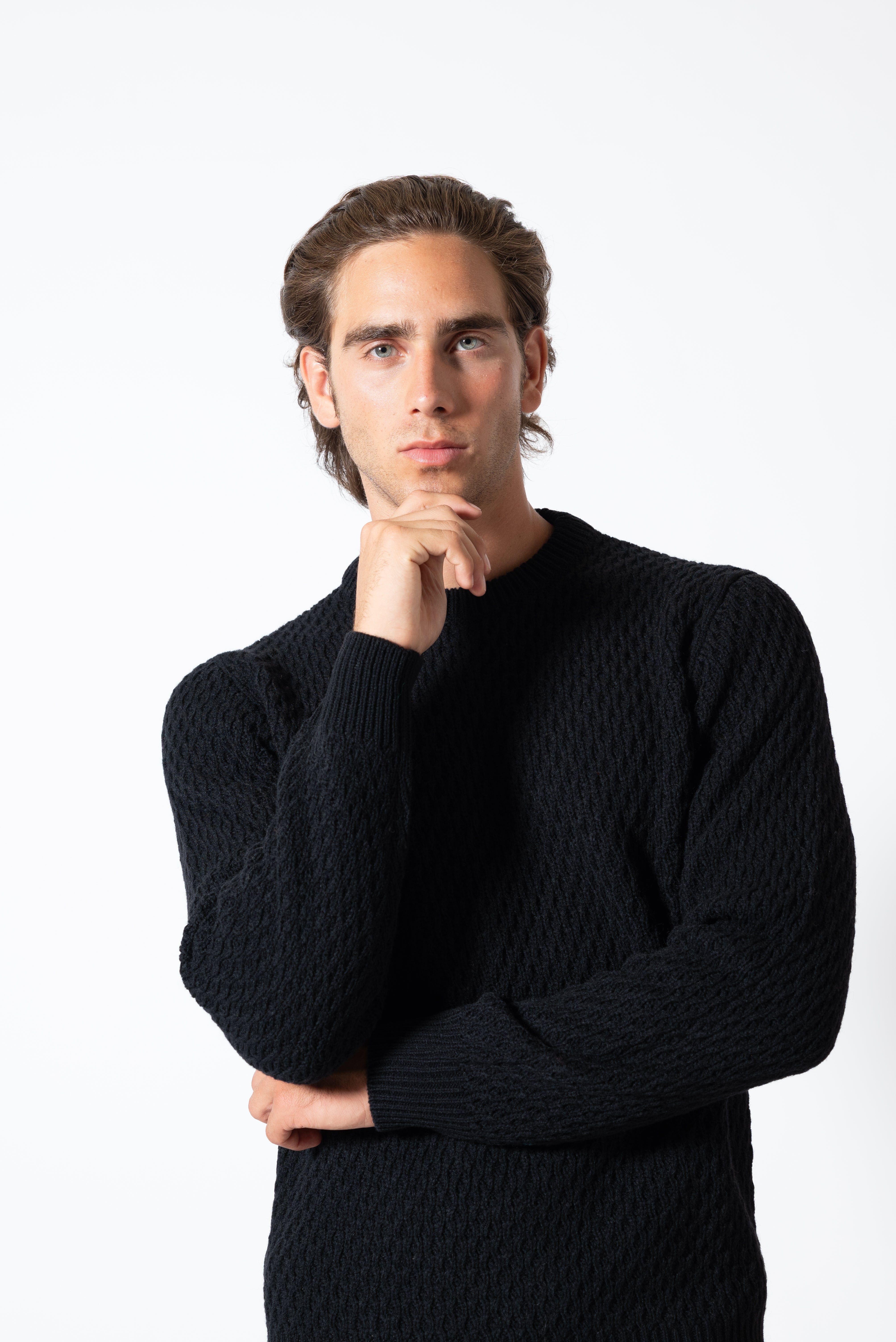 Maglione Nero Essenziale – Karl Mommoo