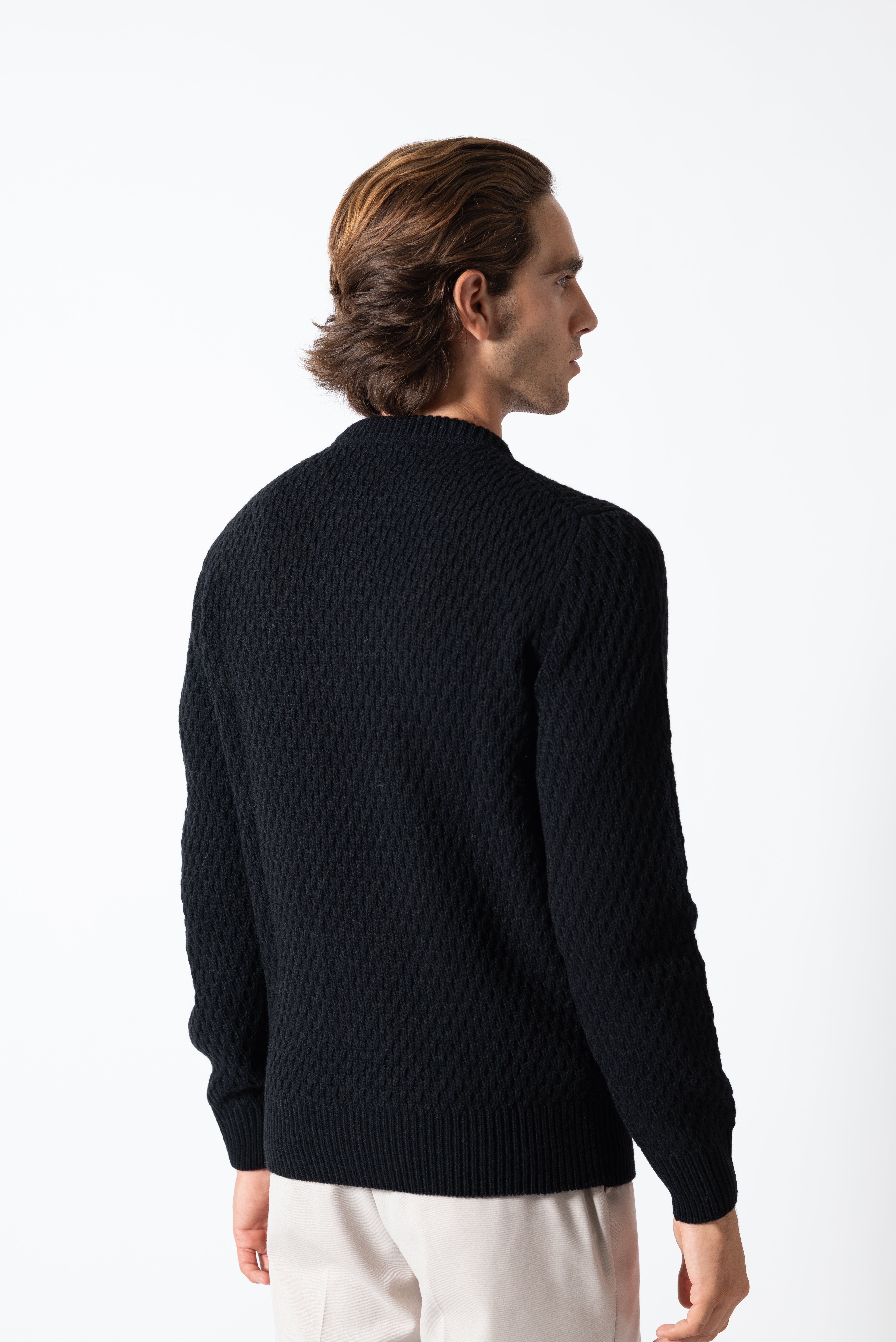 Maglione Nero Essenziale – Karl Mommoo