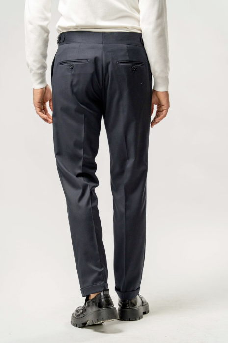Pantalone Uomo con Pinces e Stringenti – Blu