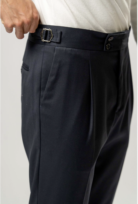 Pantalone Uomo con Pinces e Stringenti – Blu