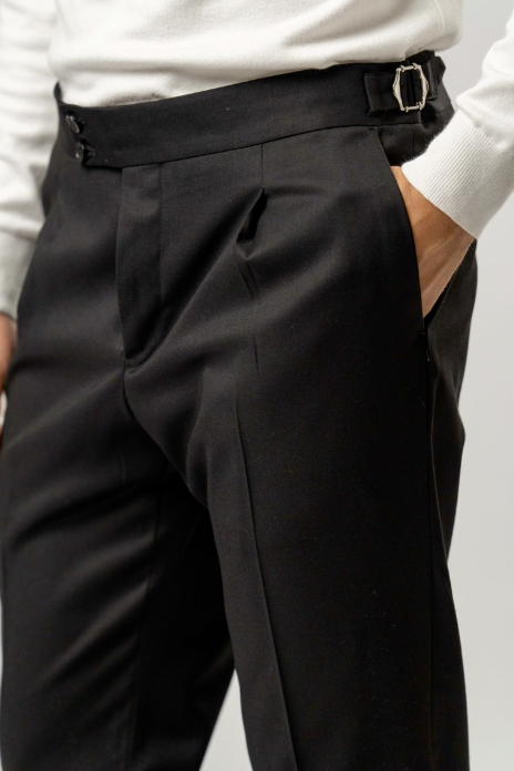 Pantalone Uomo con Pinces e Stringenti –nero